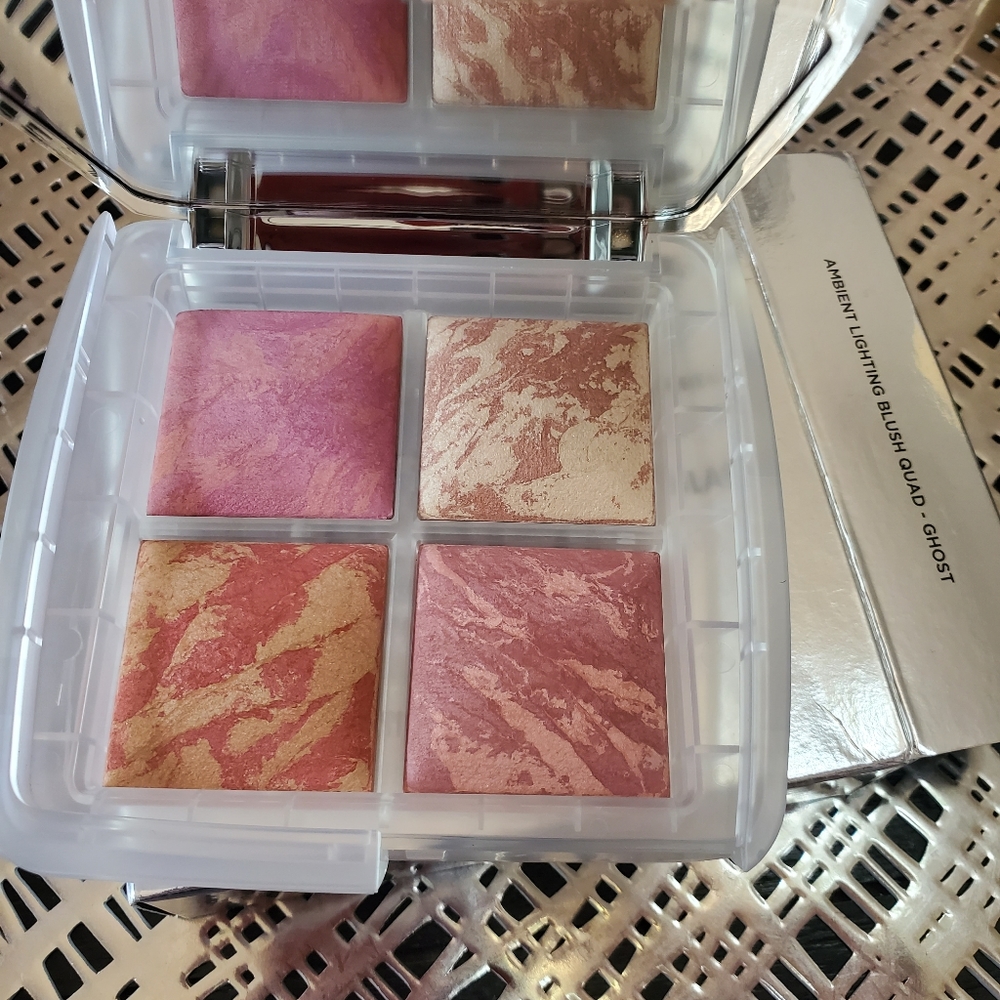 Hourglass lighting blush quad ghost